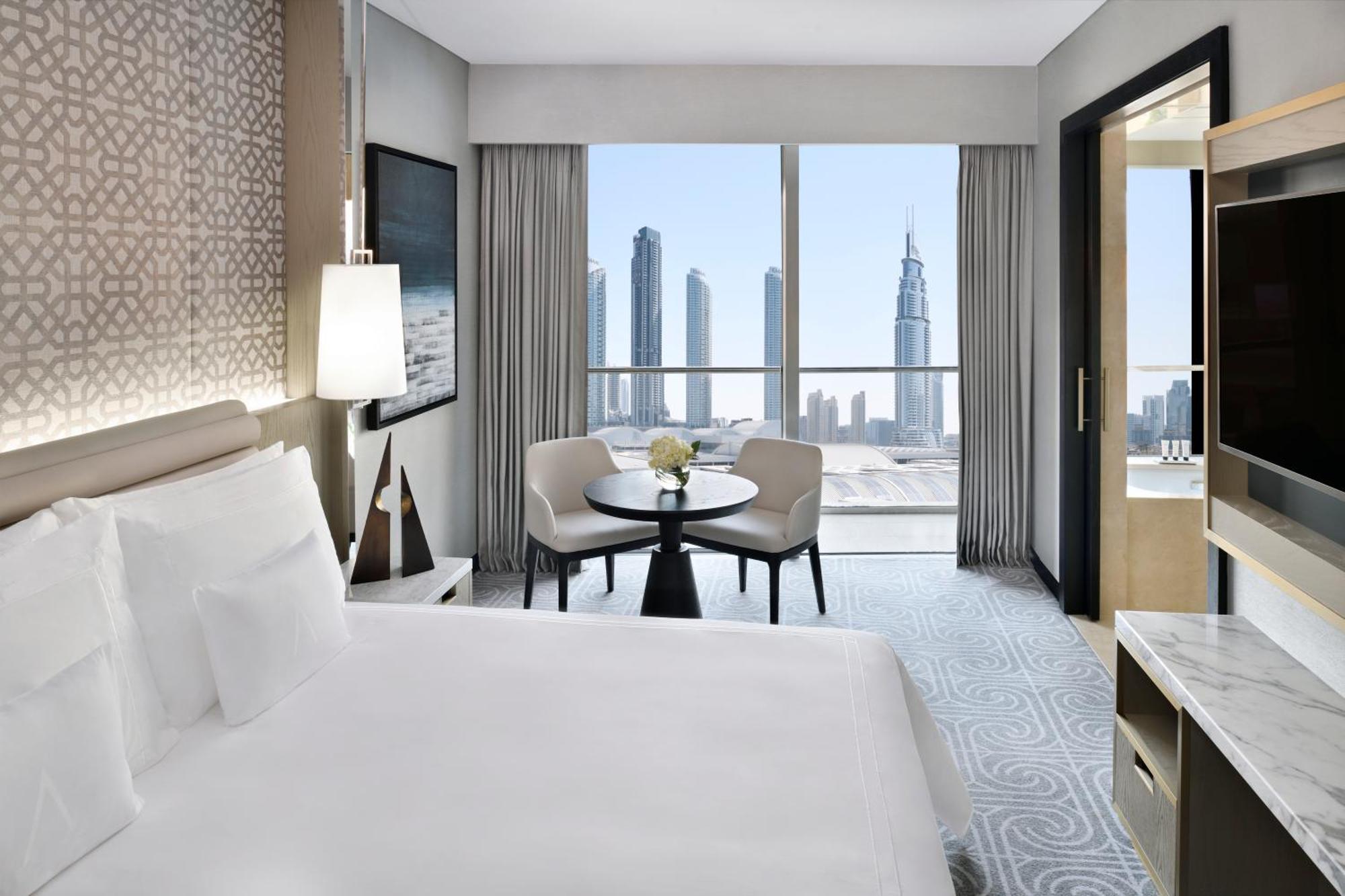 العنوان مول 5* دبي